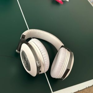 JBL e50BT bluetooth headphones